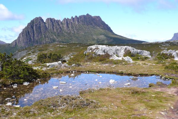 Cradle-Mountain-Magnificent-View-from-an-Alpine-Tarn