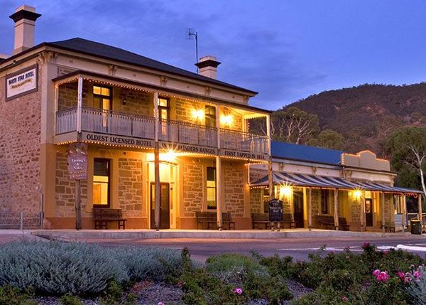 flinders ranges holiday packages Melrose Hotel