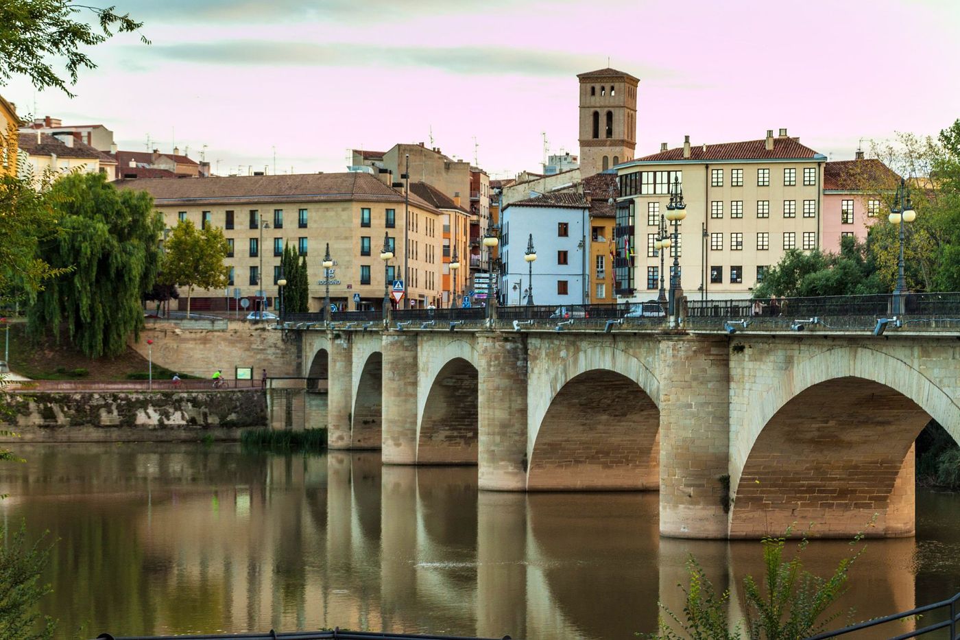 Historic-Puente-de-Piedra-in-Logrono-La-Rioja