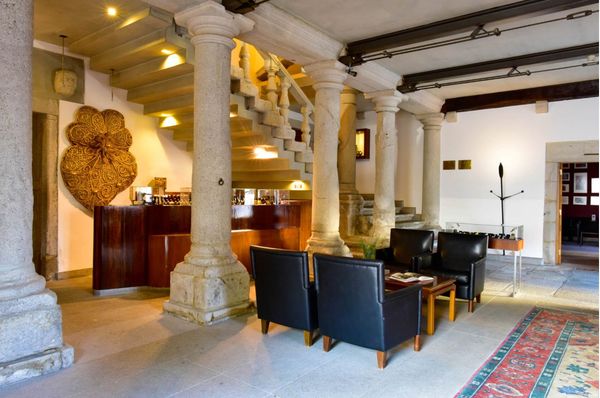 Hotel Casa Melo Alvim reception.