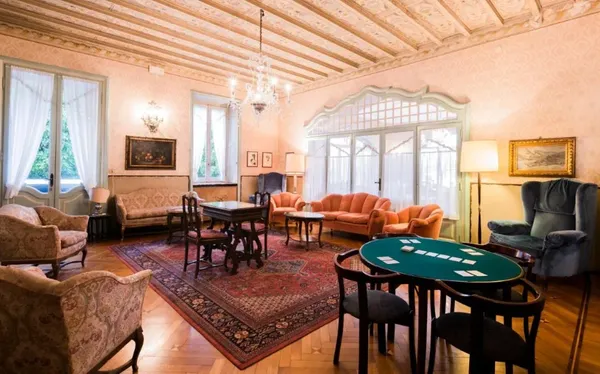 Hotel Du Parc common area