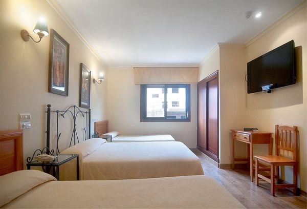Hotel Duarte Triple sharing