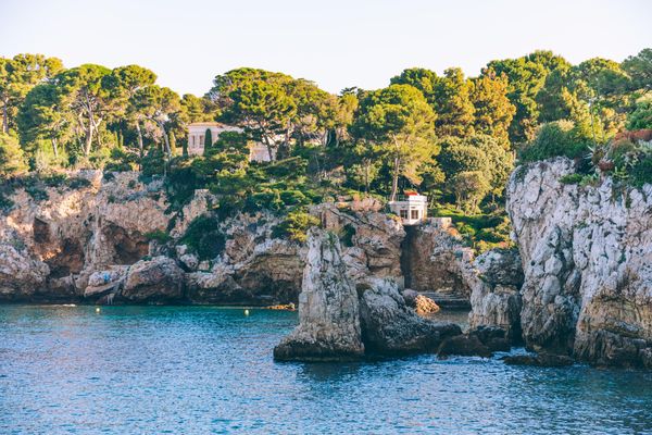 Le sentier du littoral au Cap d'Antibes 3 ©Office de Tourisme d'Antibes Juan-les-Pins