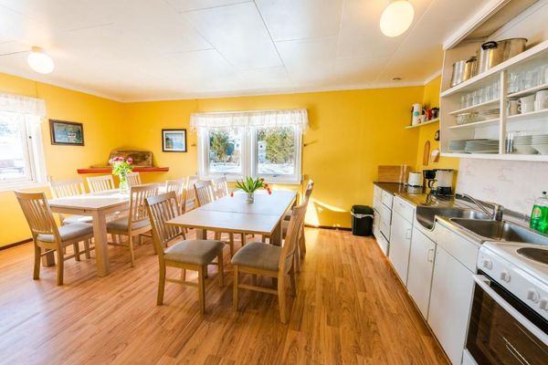 Lydersen Rorbuer dining area