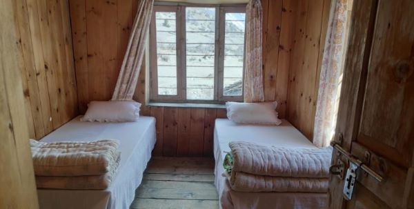 Pisang Peak Guest house or Alobar Hotel room