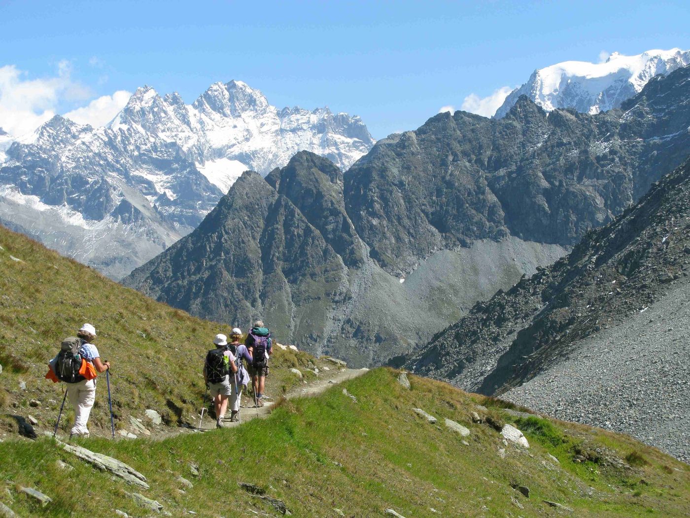 Randonneurs et paysage Arolla Zermatt Haute Route