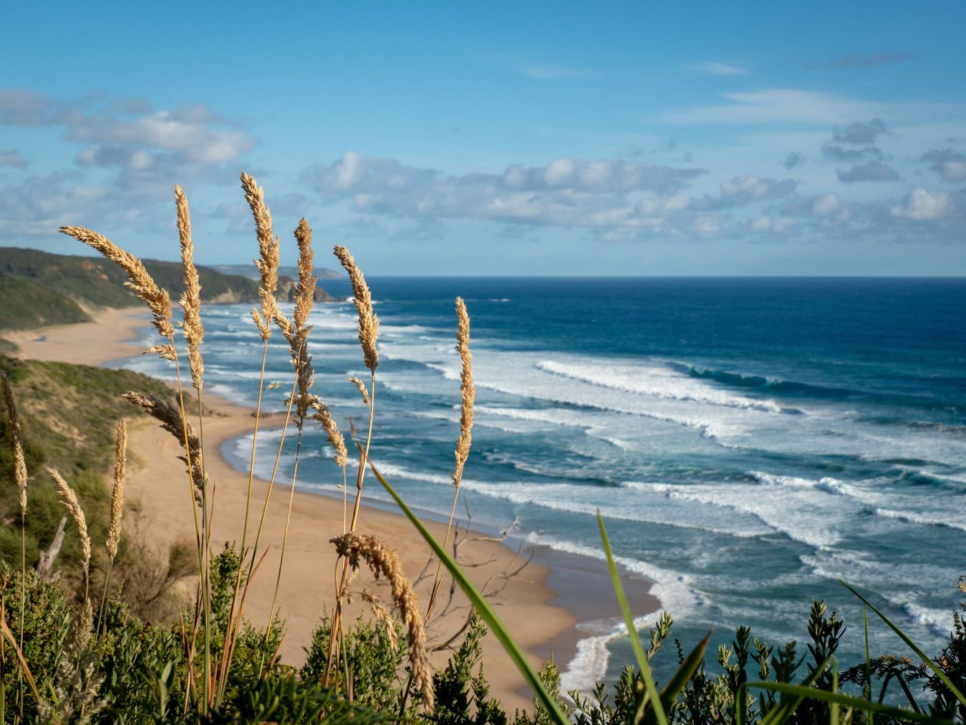 Scenic-View-of-Johanna-Beach-Waves-along-the-Great-Ocean-Road