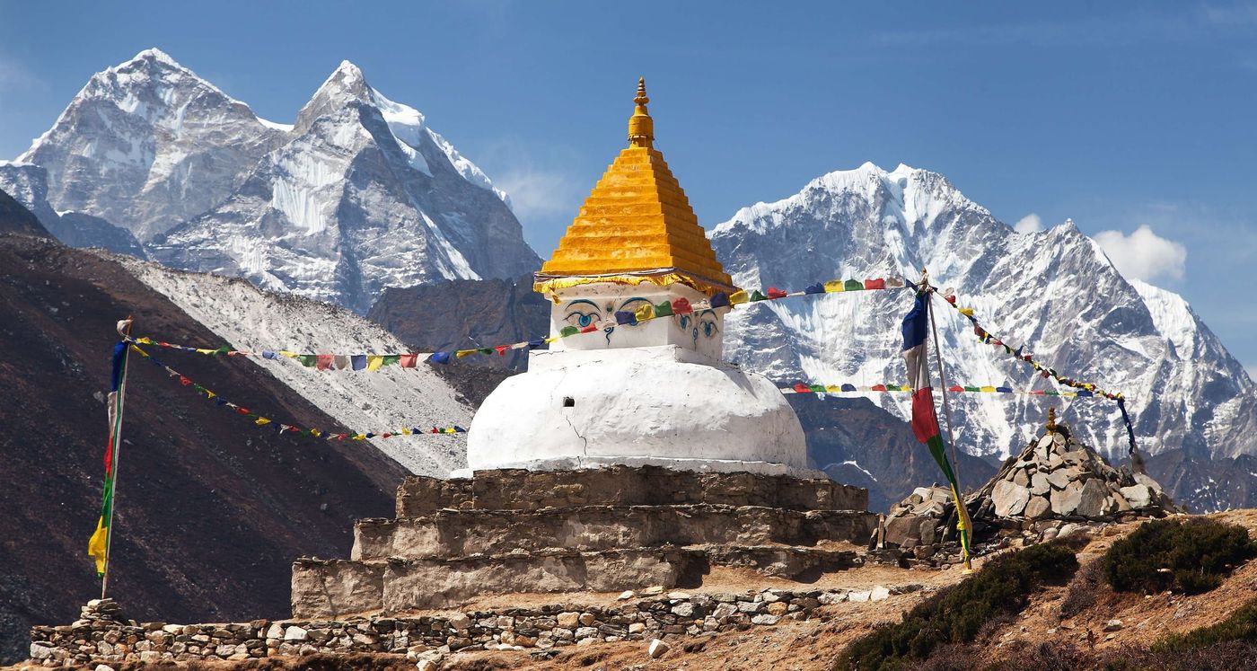 Stupa and mountain up close EBC