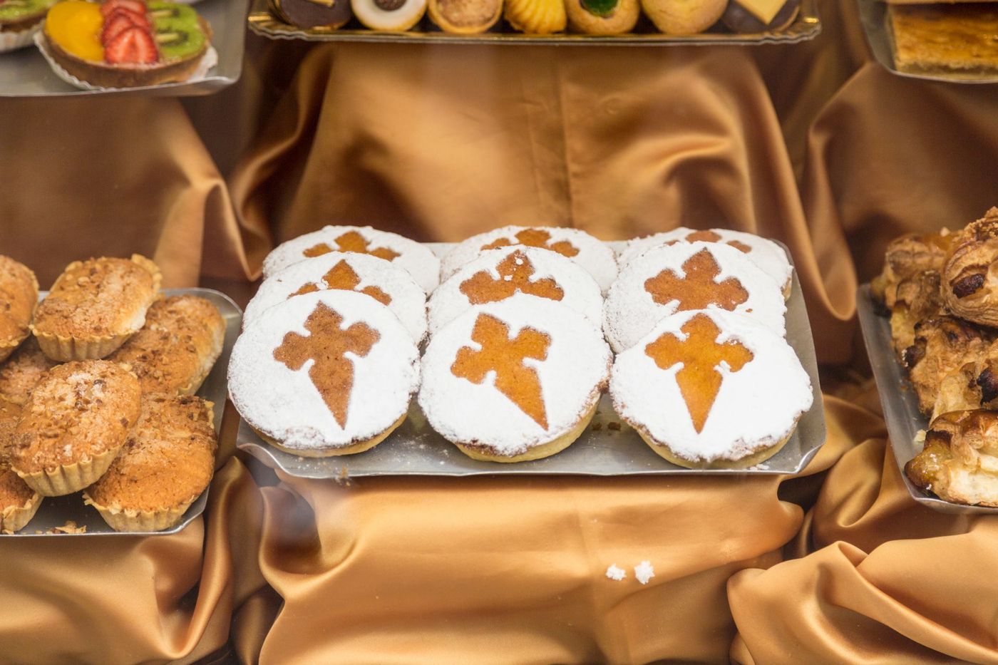 Typical-Santiago-bakery-with-authentic-tarta