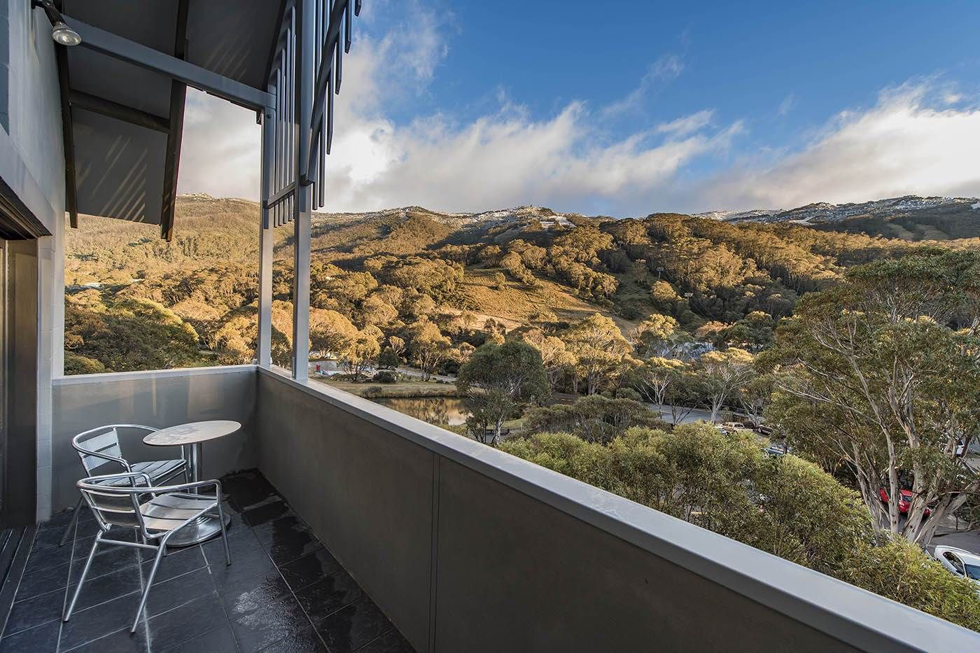 snowy mountains accommodation houses